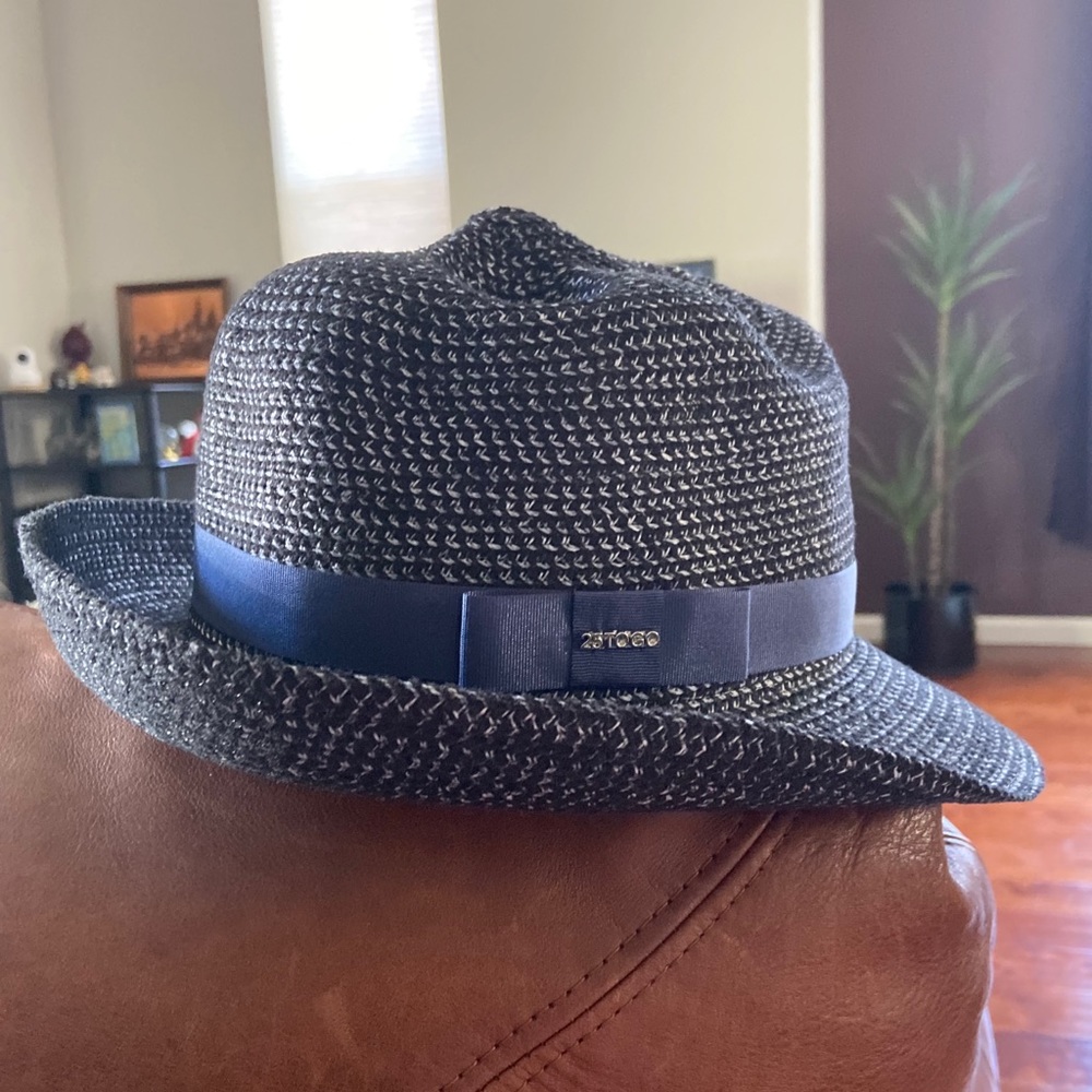 Unisex fedora!